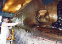 The reclining buddha at Cambodia - Jun 2010